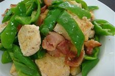 霜降养生吃青椒炒豆腐 软化血管防便秘