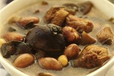 霜降养生食谱 养阴清热的花生莲藕鸭汤